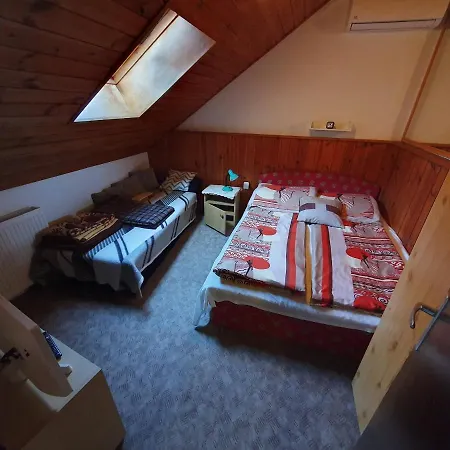 Pereszlenyi Vendeghaz Guest house *