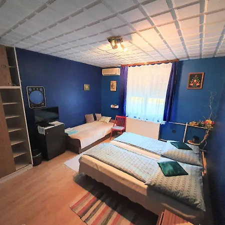 Pereszlenyi Vendeghaz Guest house *