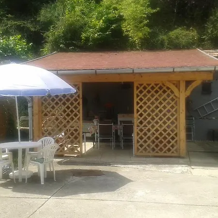 Guest house Pereszlenyi Vendeghaz *
