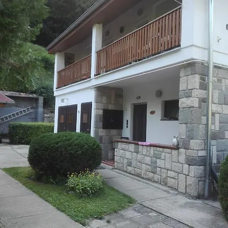 Pereszlenyi Vendeghaz * Visegrad